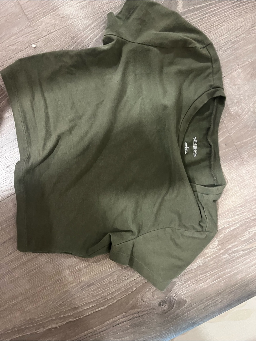 T-shirt neck label and neckline